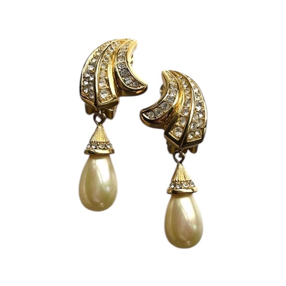 STUNNING Christian Dior Vintage Gold Tone Clear Crystal Clip On Pearl Earrings - Picture 14 of 16